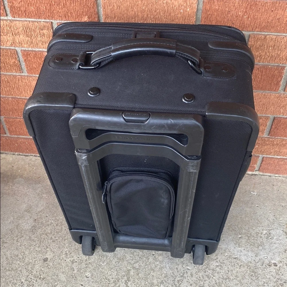 Briggs & Riley Black Rolling travel  Carry-On